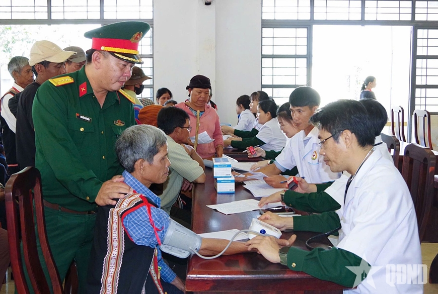 Military Hospital 15 and Corps 15 provide medical examinations and medicine for people in Gia Lai
